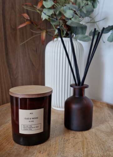 oud and wood luxury candle
